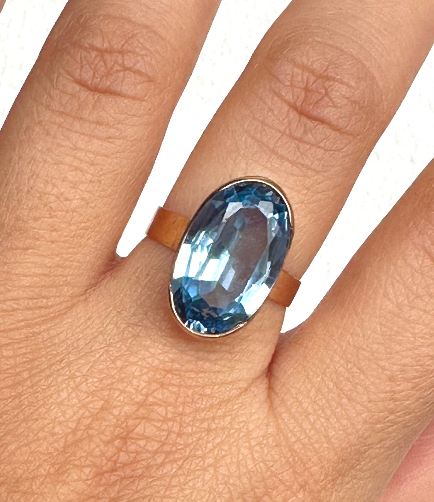 Celestine - Vintage 14K Gold with Large blue-Tone Spinel