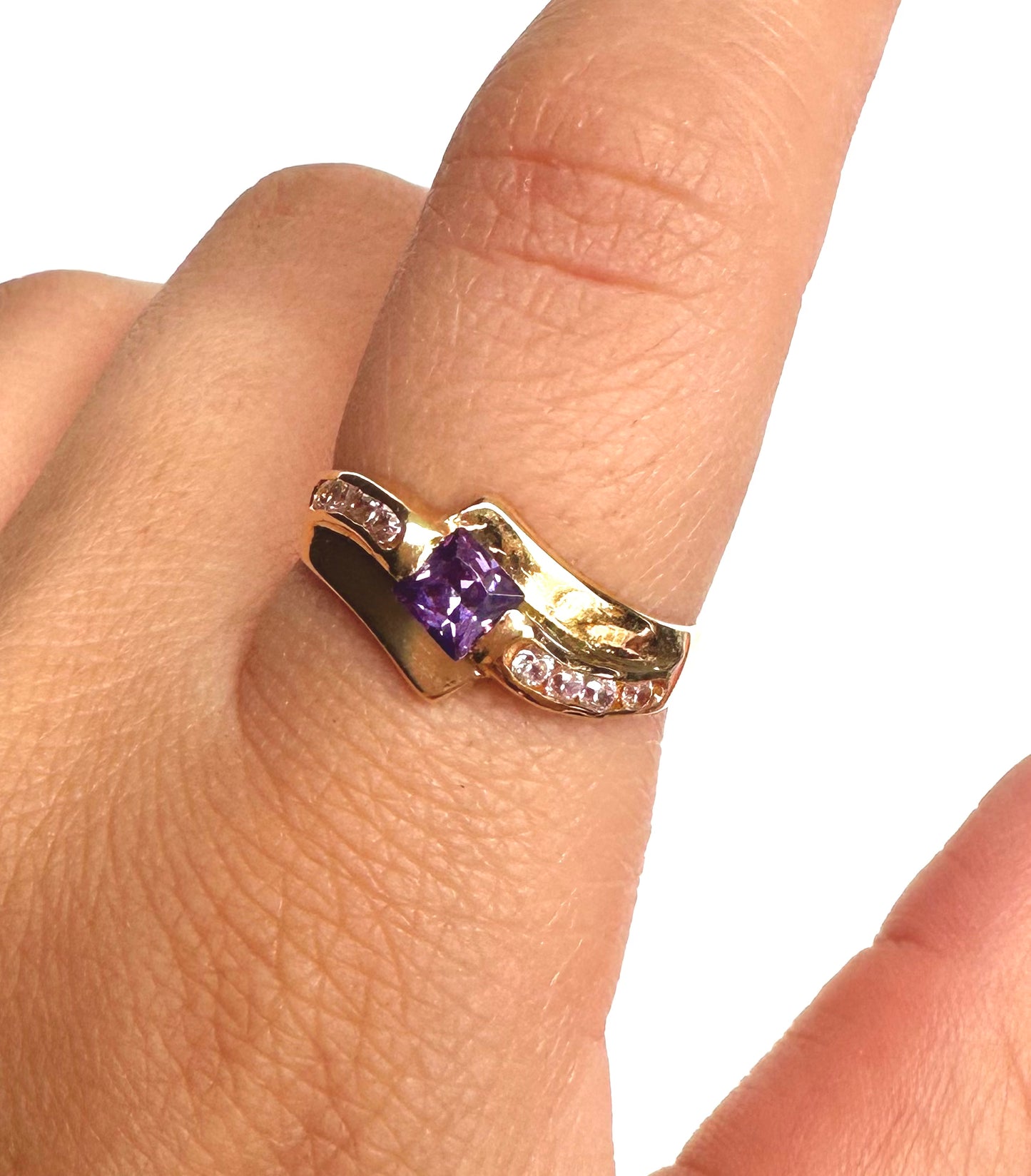 Violetta - 18K Gold with a Purple Zircon