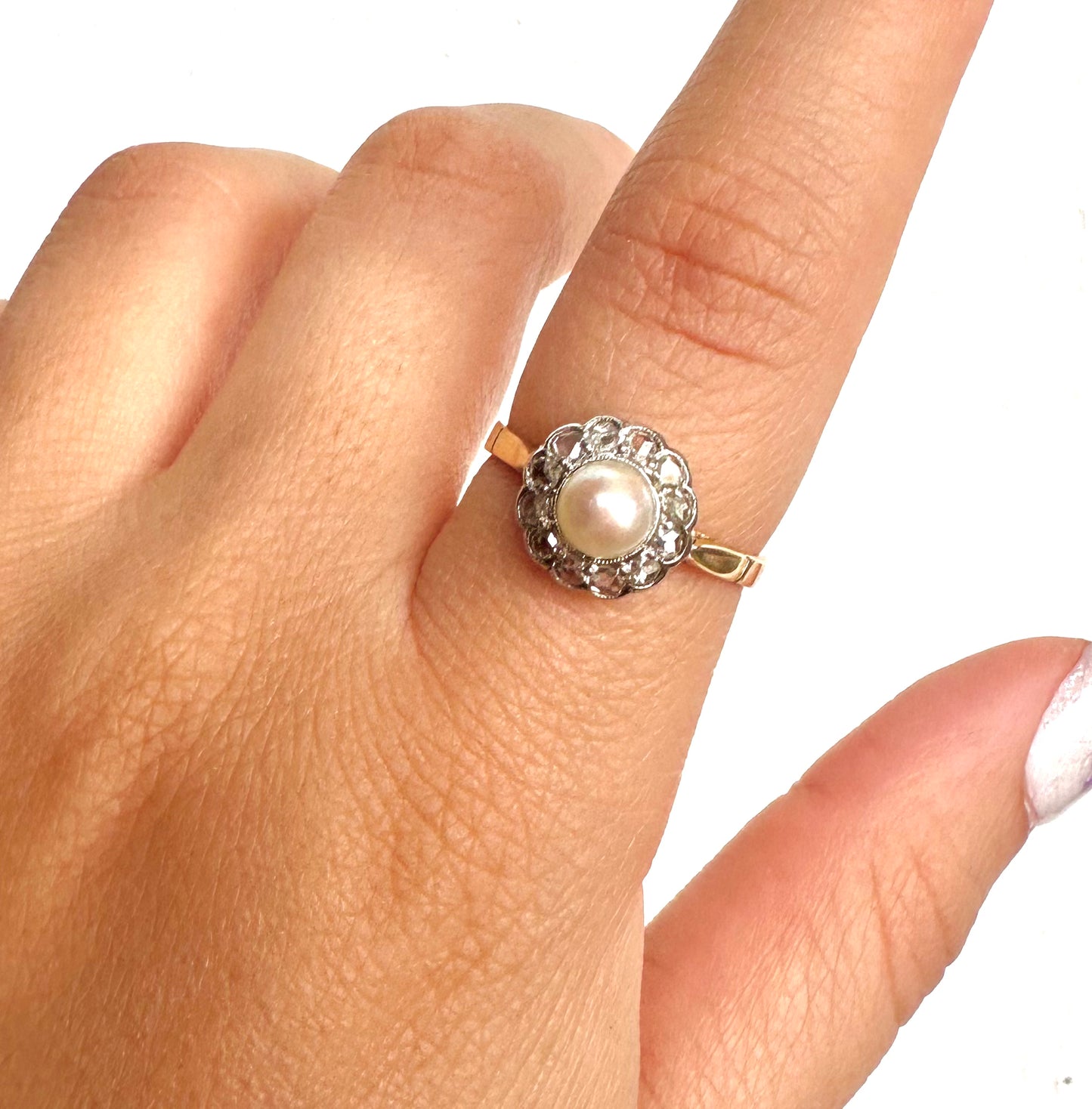 Blossom - 18k Vintage Gold with a Pearl and Diamonds