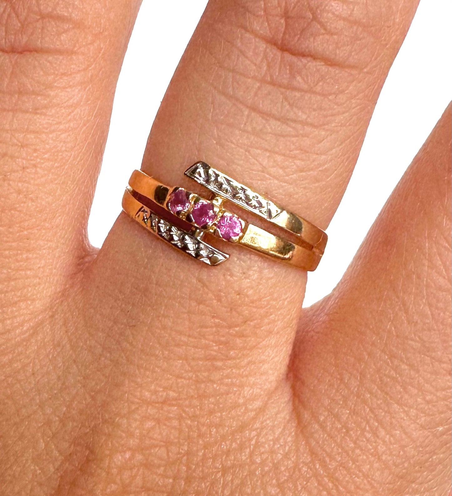 Rosella Spiral – Vintage 18K Gold Ring with 3 Pink Spinels